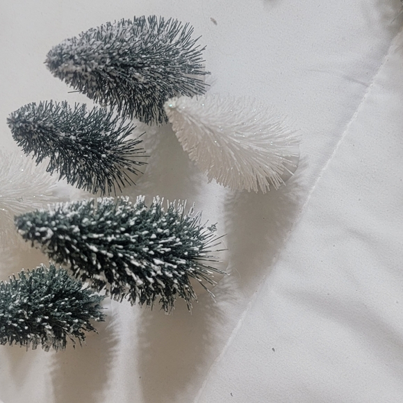 Christmas Decorations - Picture 4 of 11